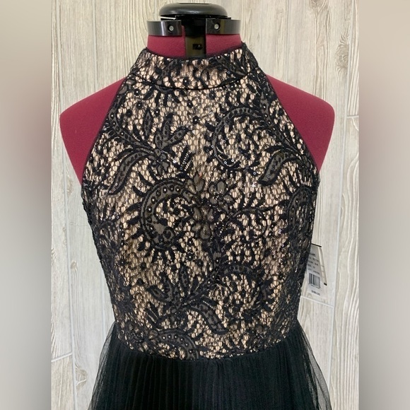 NWT Xscape Black and Nude Lace Pleated Skirt Halter Evening Cocktail Dress Sz 10 - Picture 2 of 16